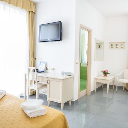 סן מנאיו Hotel Marechiaro - Direttamente Sul Mare מראה חיצוני תמונה