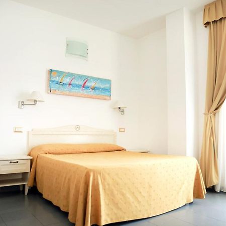 סן מנאיו Hotel Marechiaro - Direttamente Sul Mare מראה חיצוני תמונה